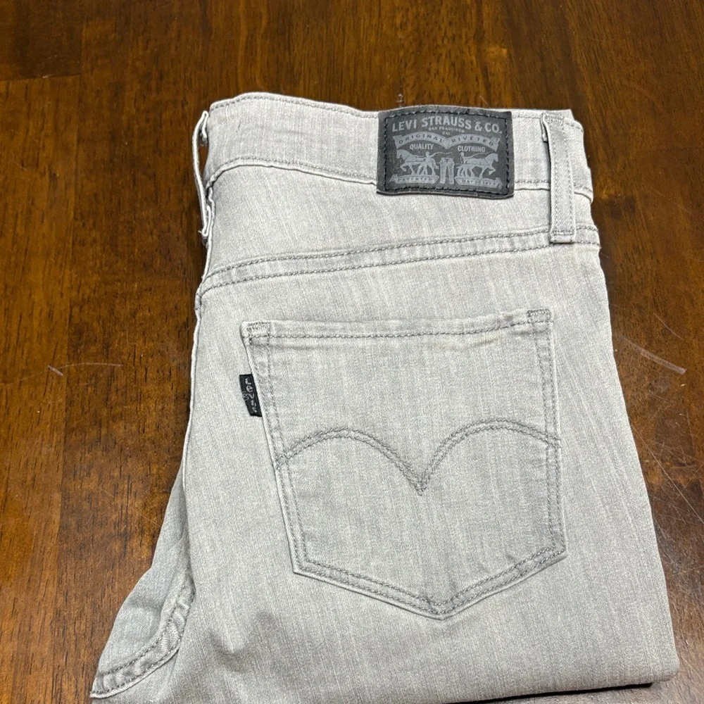 Levi's Women's Light Gray Skinny Jeans - Picture 5 of 5